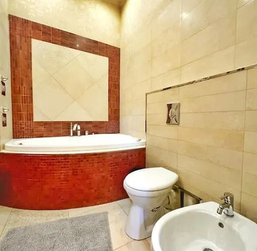 Ultra Central / 10 Ppl *