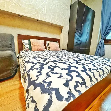 Ultra Central / 10 Ppl * Budapest