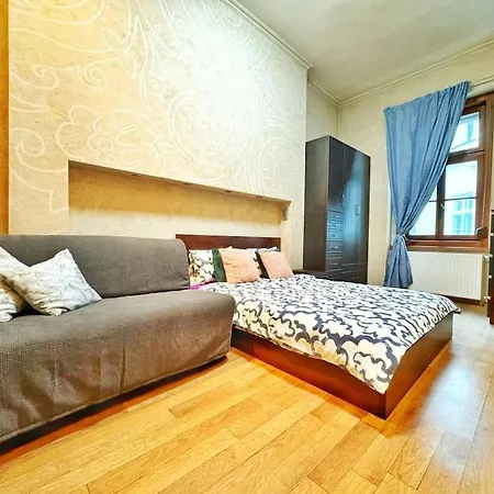 Ultra Central / 10 Ppl *