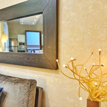 Ultra Central / 10 Ppl *