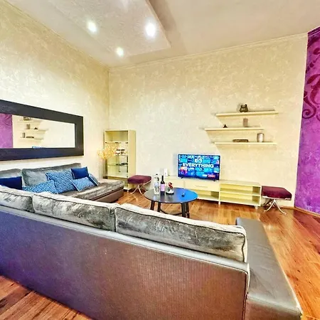 Ultra Central / 10 Ppl