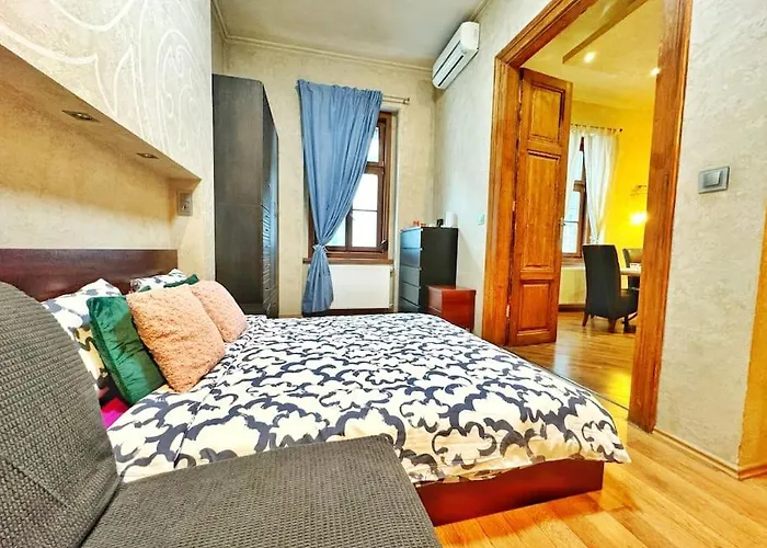 Ultra Central / 10 Ppl *